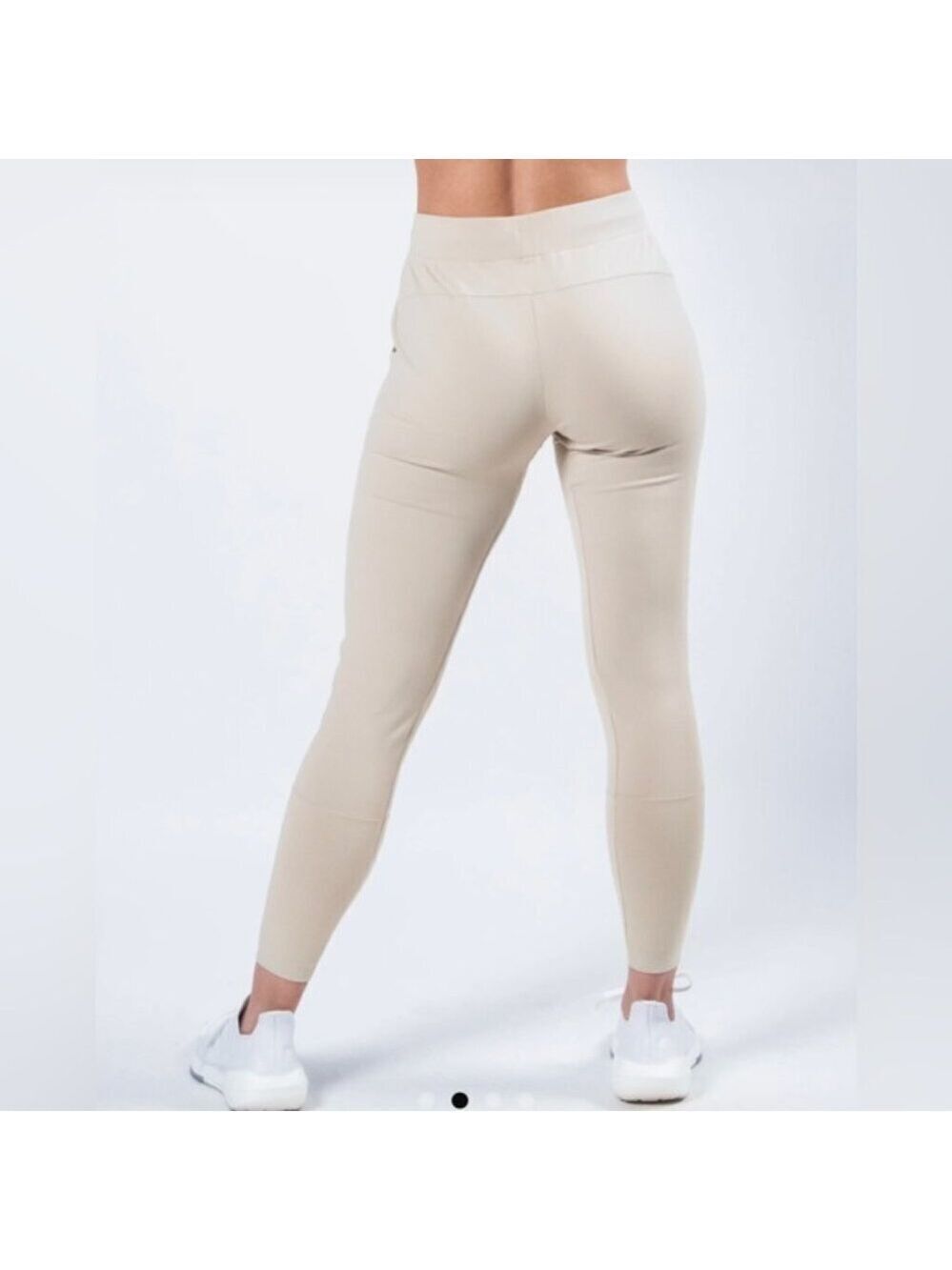 Alphalete | Trace Joggers In String Off-white - Picture 4 of 12